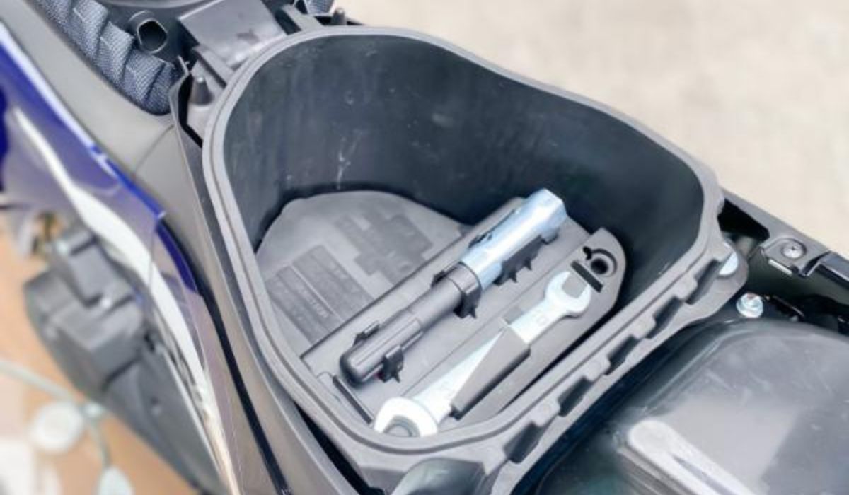 Hộc đựng đồ 9L tiện dụng trên Honda Blade 2023
