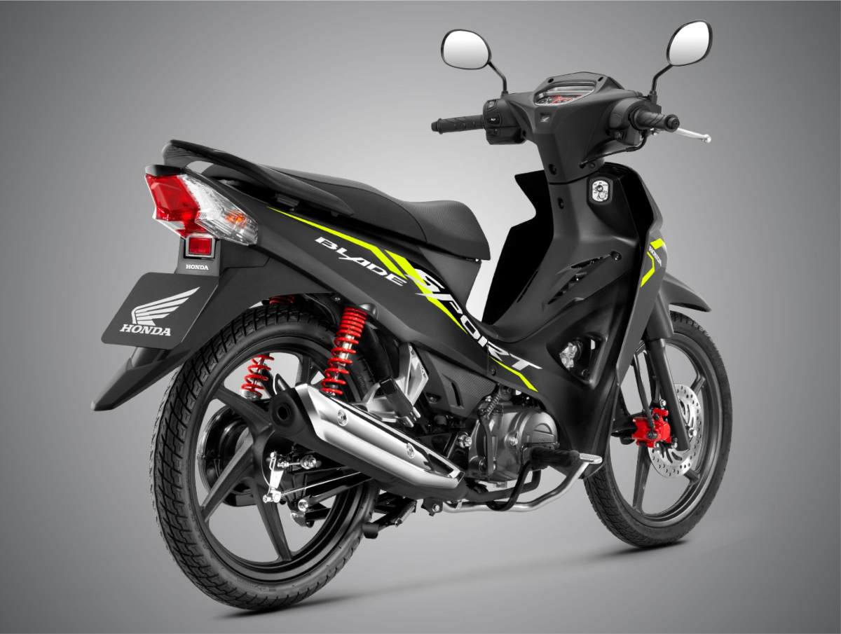 Honda Blade 2023 với kích thước và trọng lượng nhỏ gọn.