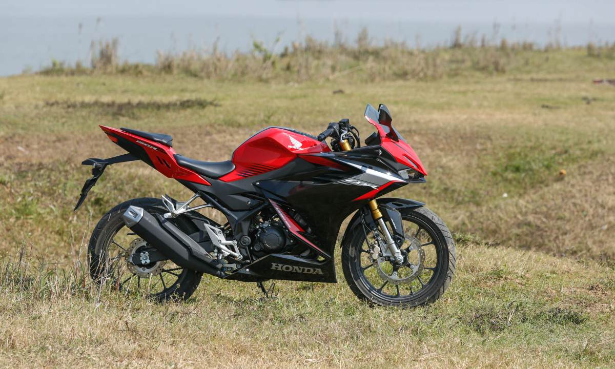 Honda CBR150R với thiết kế hầm hố, thể thao.