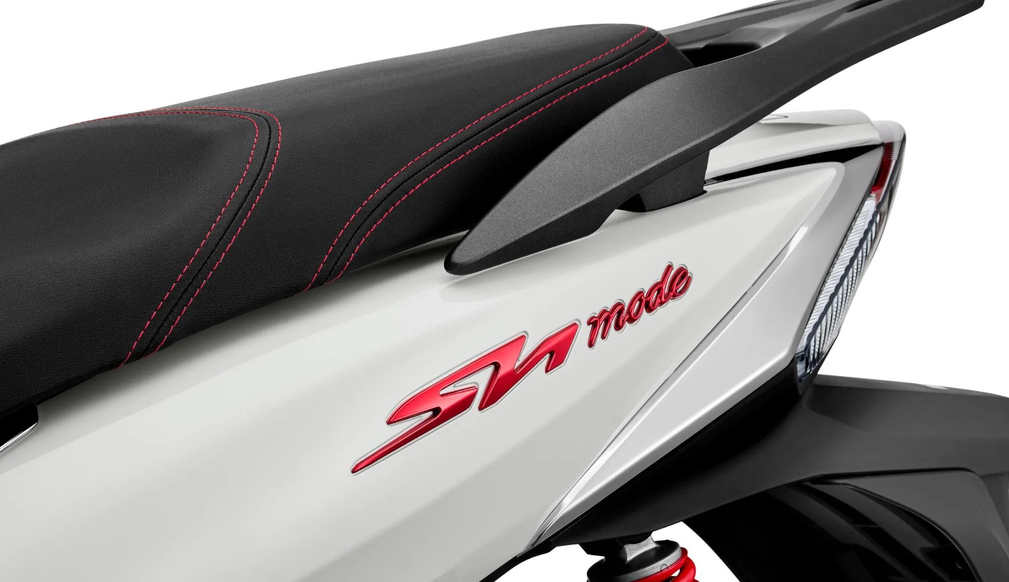 Logo 3D nổi bật của Honda SH Mode 2027