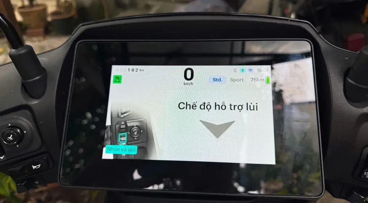 Honda UC3 có chế độ hỗ trợ lùi